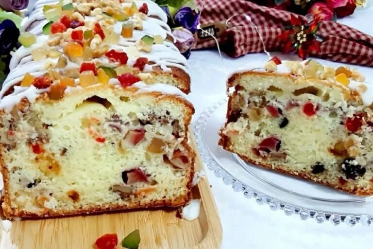 Bolo de natal com frutas cristalizadas, nozes e passas