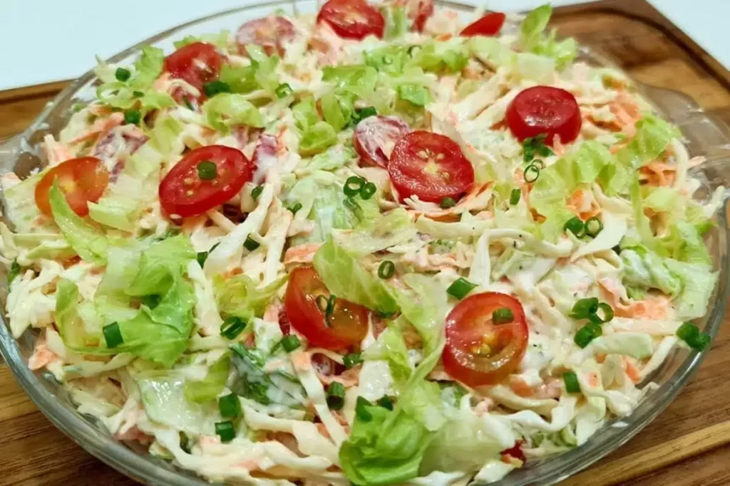 Salada cremosa de repolho com molho especial