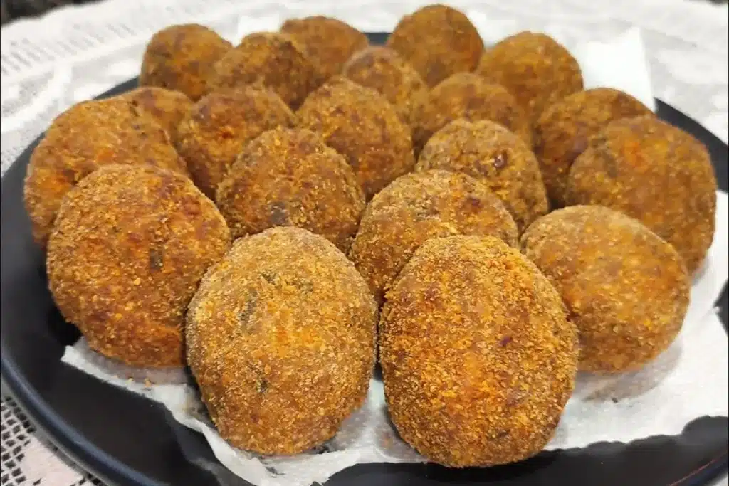 Bolinho de carne com pão amanhecido