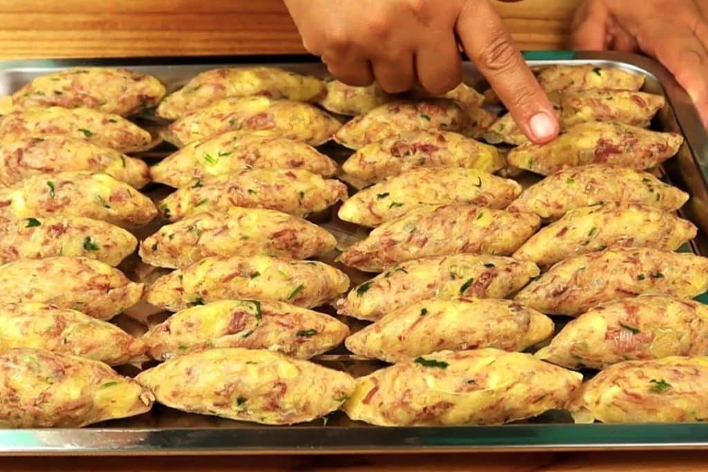 Bolinho de mandioca com carne seca