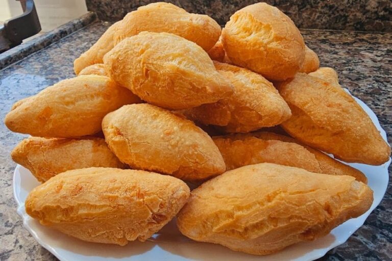 Bolinho de polvilho salgado, não murcha e não estoura