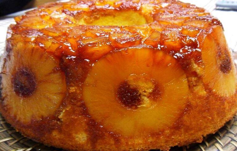 Bolo de Abacaxi fofinho caramelizado