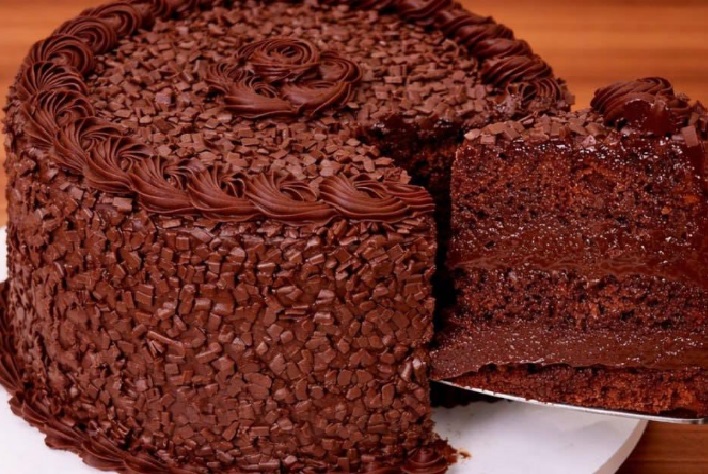 Bolo de Chocolate com recheio cremoso