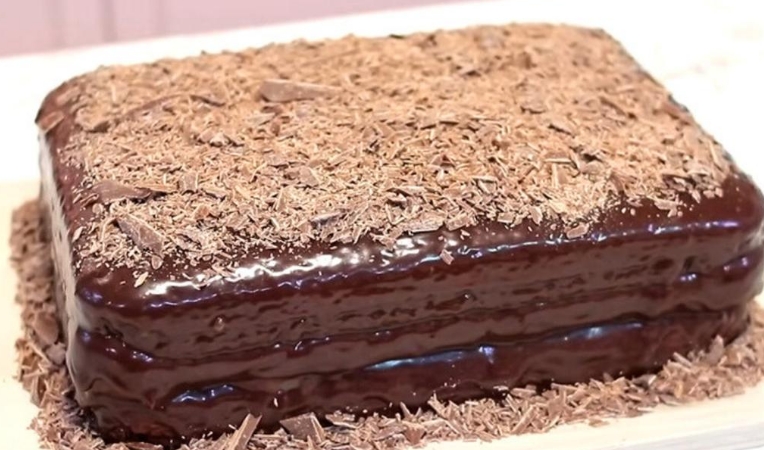 Bolo de Chocolate molhadinho dos Sonhos