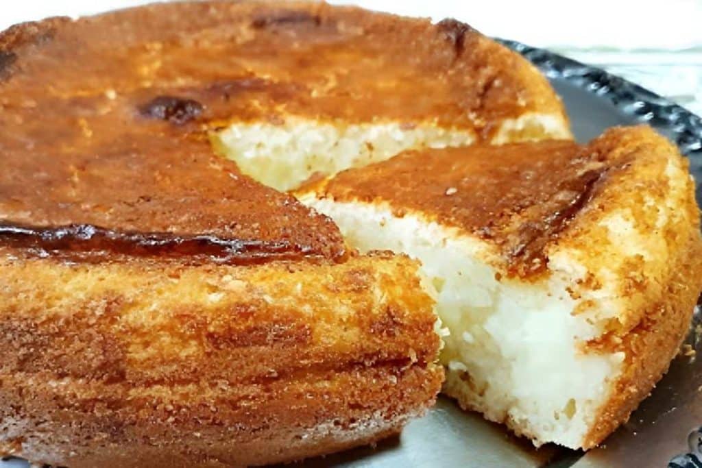 Bolo de coco cremoso de liquidificador