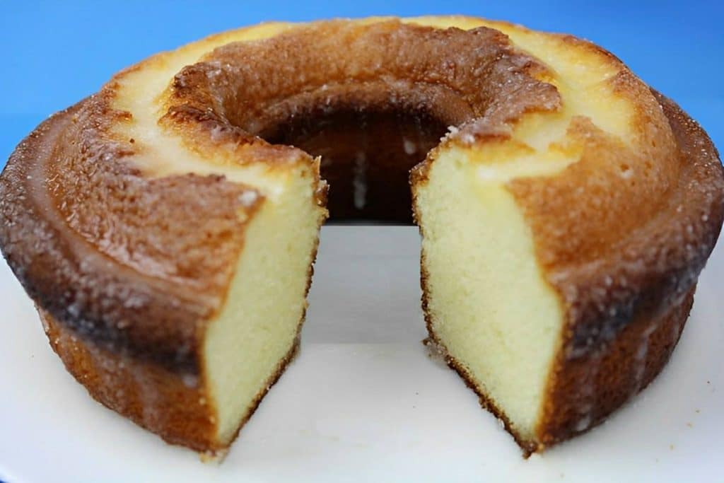 Bolo de iogurte molhadinho e fofinho