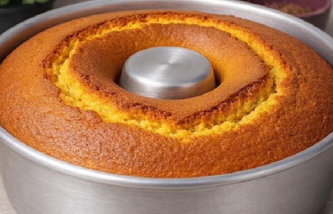 Bolo de Fubá com Creme de Leite e Coco