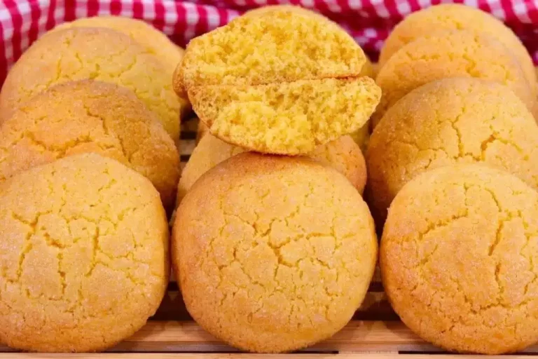 Broinha de fubá da vovó para o lanche da tarde