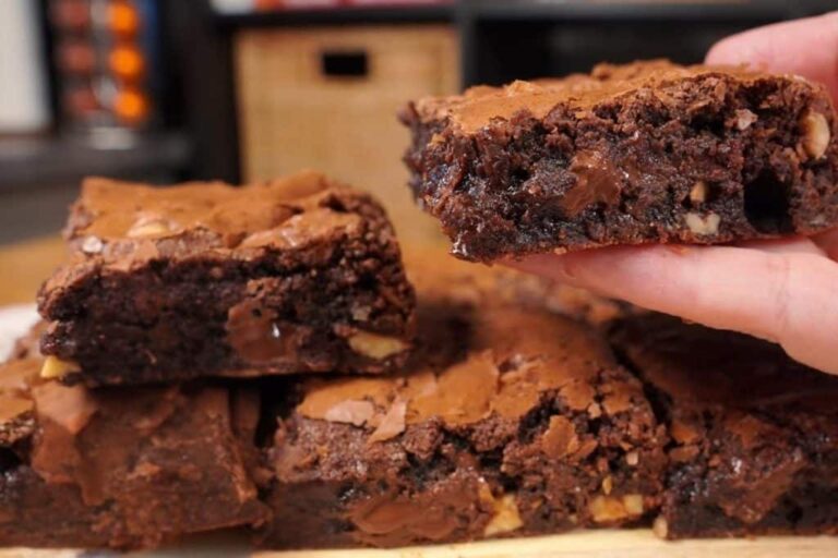 Brownie chocolatudo com casquinha crocante