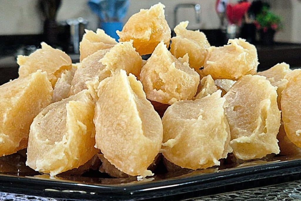Doce de batata doce cristalizado com casquinha e recheio cremoso