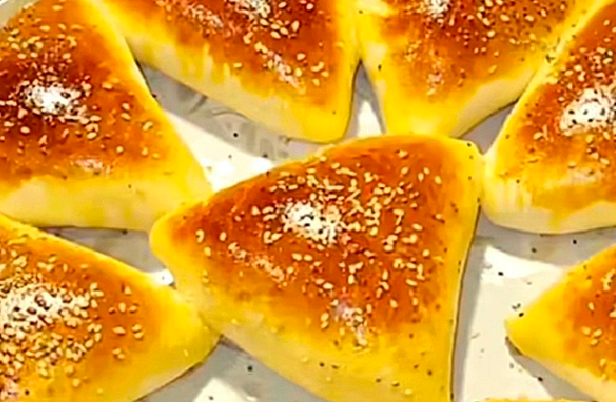 Esfiha de Frango com Requeijão