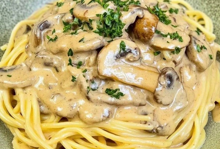 Espaguete com molho de cogumelos