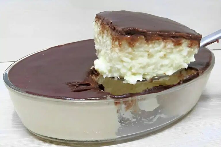 Gelado de coco cremoso com chocolate