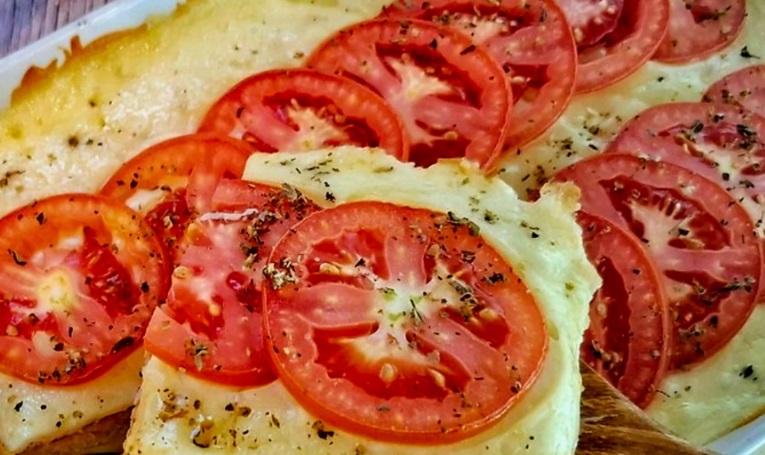 Lanche de Forno com Presunto e Tomates
