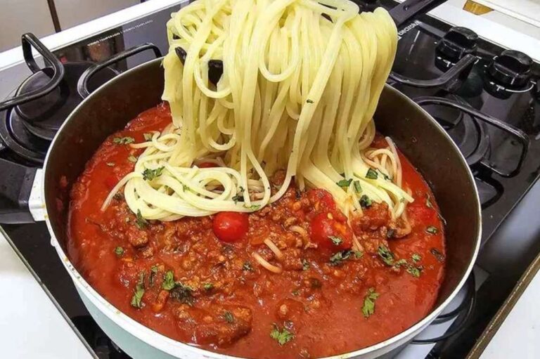 Macarronada com Carne moída e um molho secreto que você vai amar