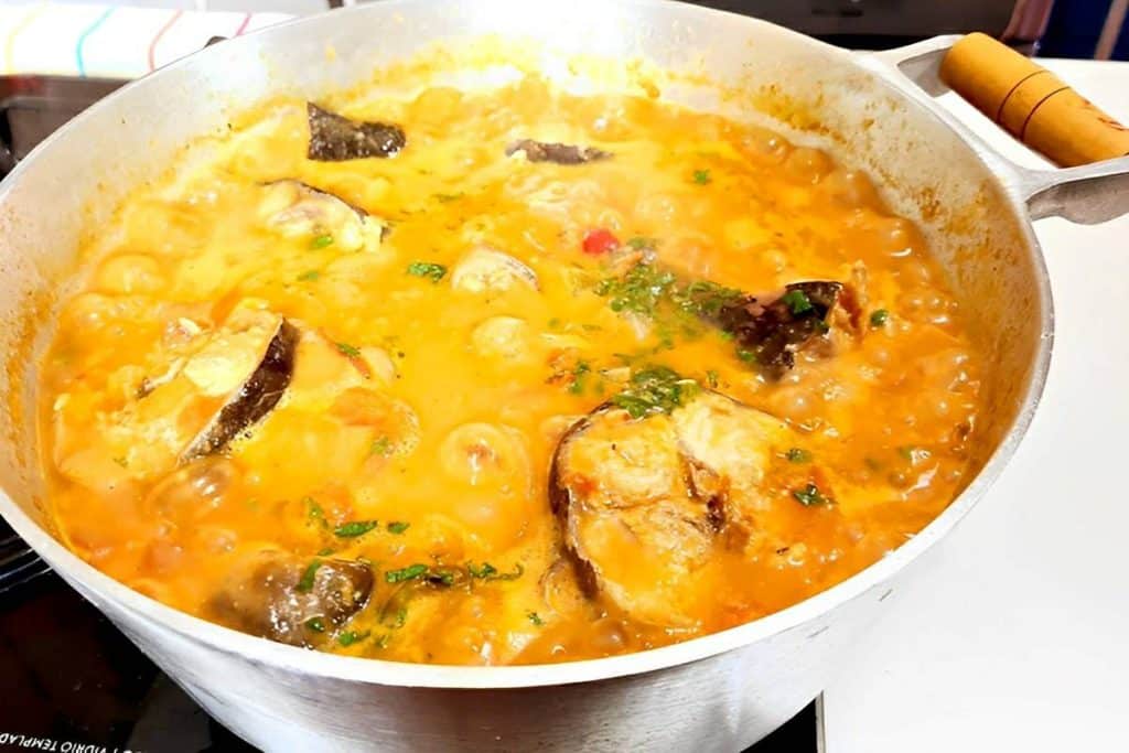 Moqueca de peixe fácil e saborosa