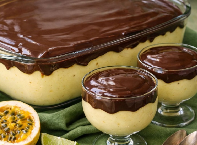 Mousse de Maracujá com Cobertura de Chocolate