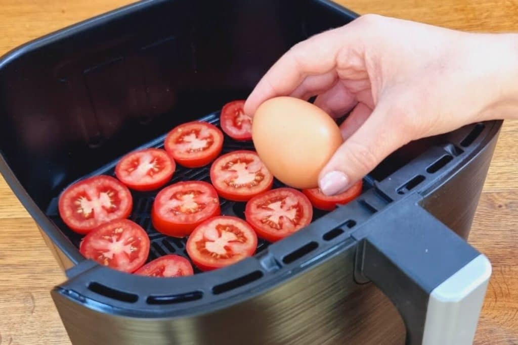 Omelete com legumes na air fryer