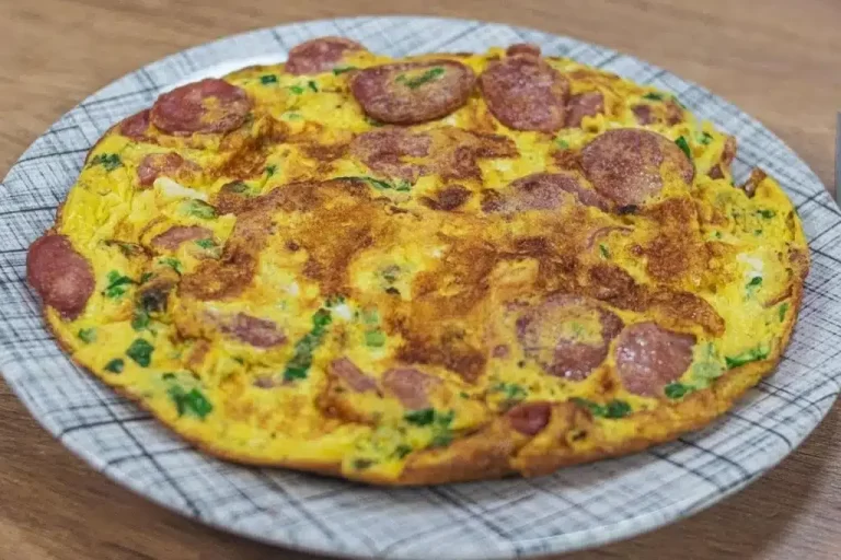 Omelete de calabresa