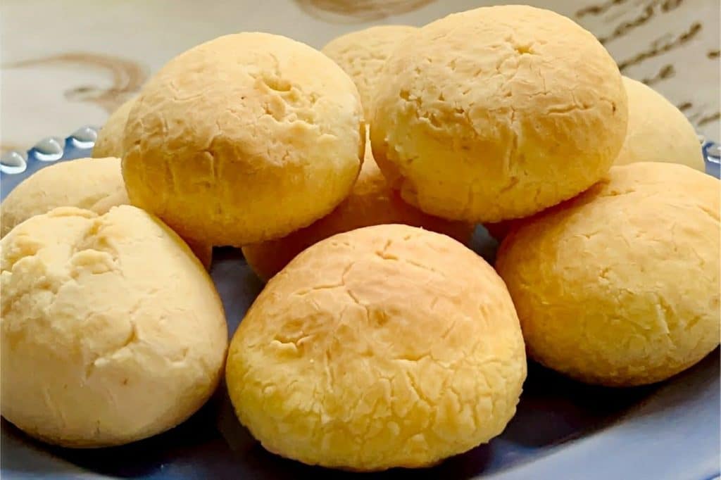 Pão de queijo com apenas 2 ingredientes