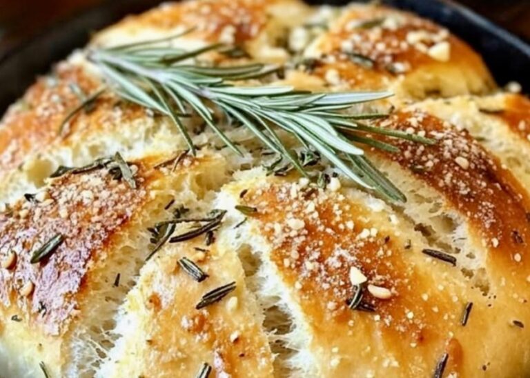 Pão Rústico de Alho e Alecrim sem sovar