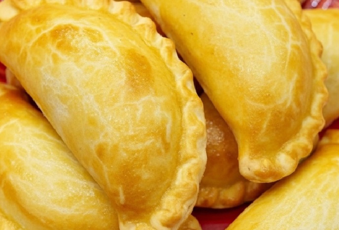 Pastel assado leve e dourado