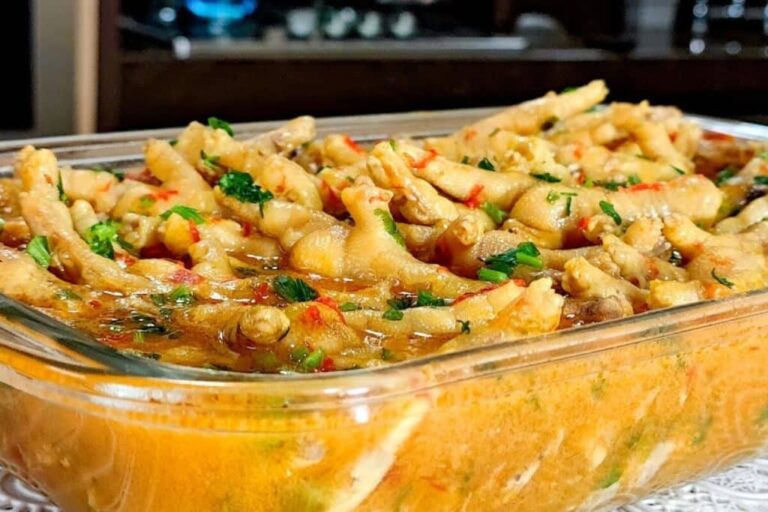 Pé de frango ensopado