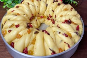 Rosca de Natal com frutas cristalizadas