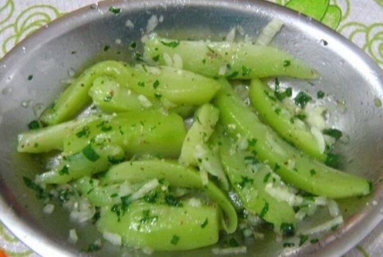 Salada de Chuchu fácil