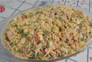 Salada de macarrão ou macarronese