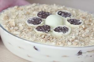 Sobremesa de Páscoa Gelada de Ouro Branco na Travessa