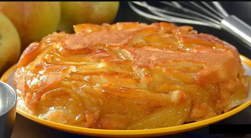 Torta de maçã na frigideira sem usar o forno