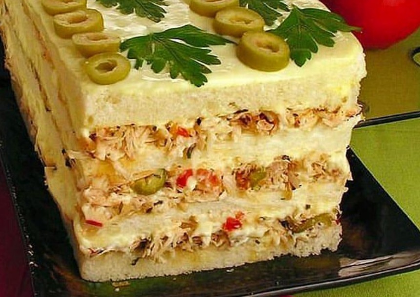 Torta Fria de Frango com Creme de Milho e Pão Integral