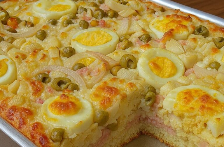 Torta salgada de liquidificador de frango com legumes